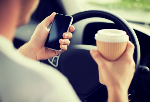 distracted driving causes
