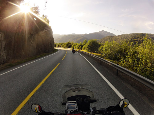 Los Motociclistas las Cámaras de Casco