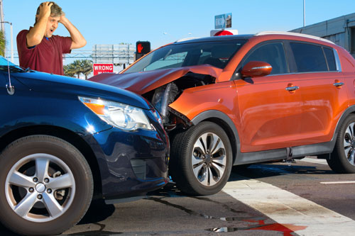 accidente al girar a la izquierda